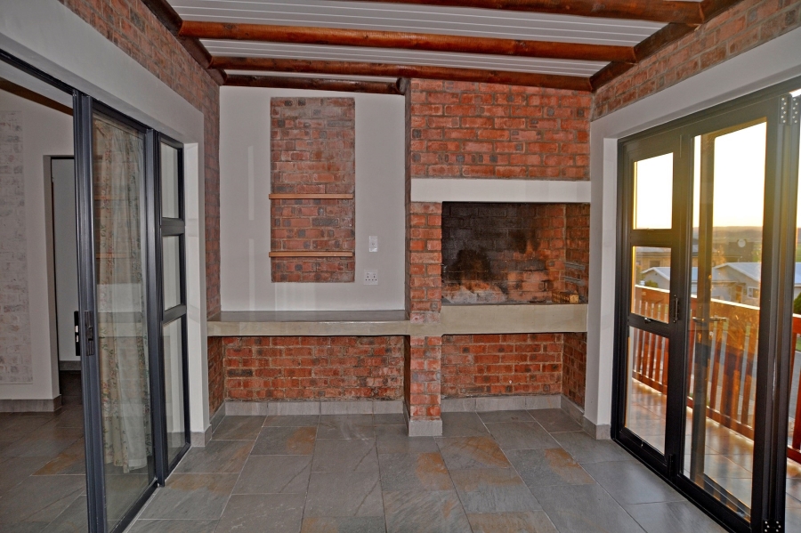 5 Bedroom Property for Sale in Reebok Western Cape